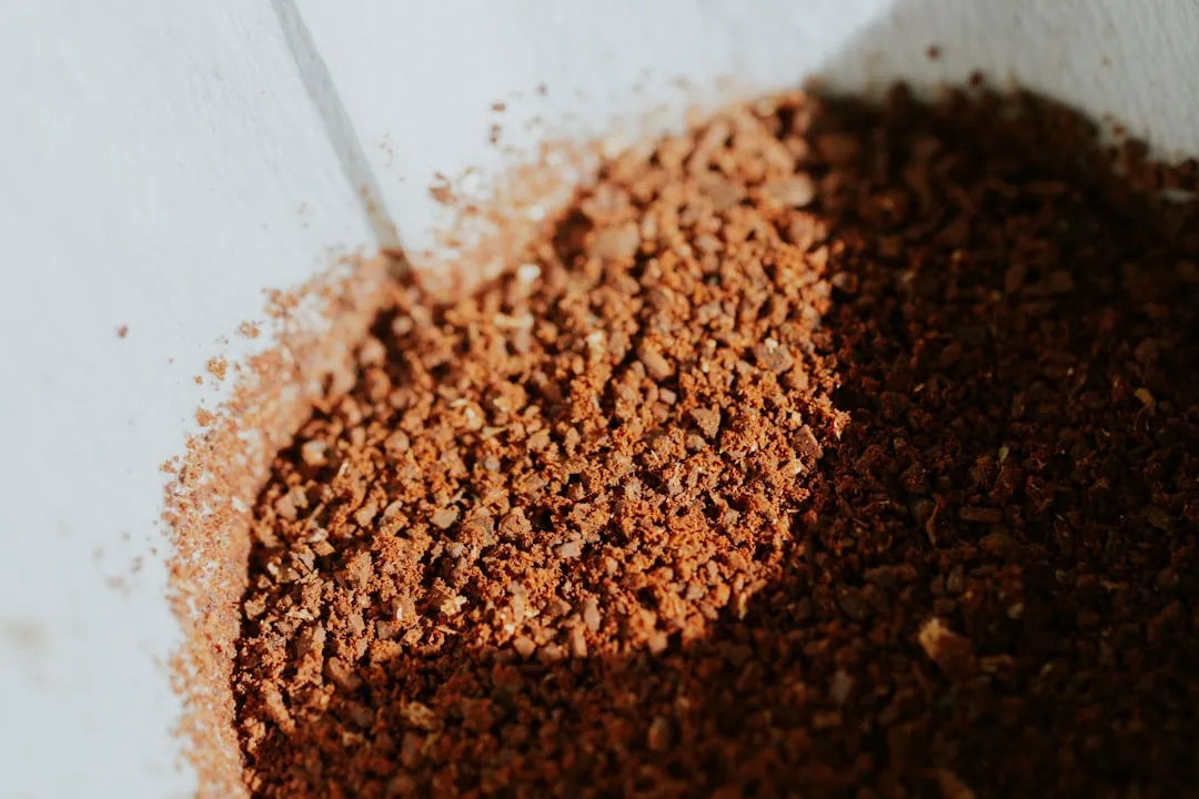 Roasted coffee grounds — Cosmetics